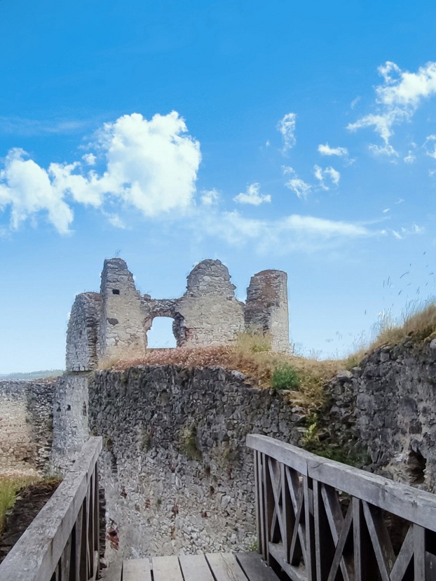 Руины замка Раби