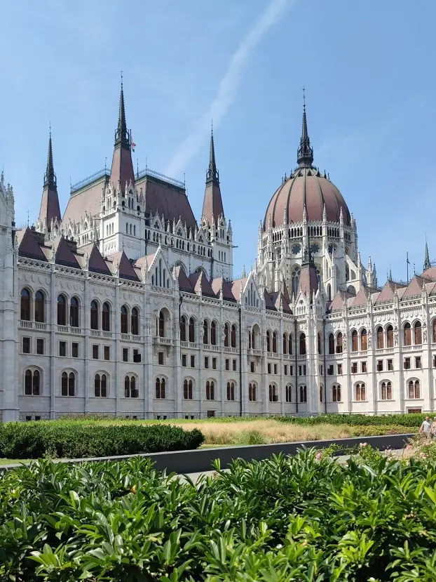 неоготическое здание венгерского Парламента в Будапеште