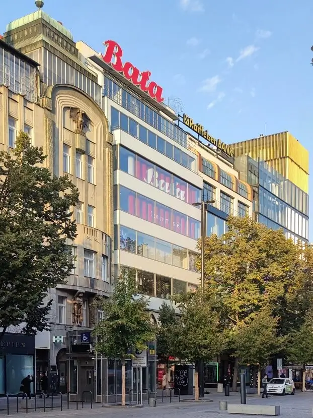 здание магазина Baťa на Вацлавской площади в Праге – образец функционализма в архитектуре