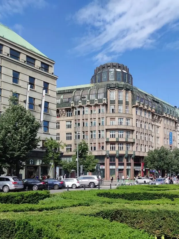 дворец Рококо на Вацлавской площади здание дворца Рококо на Вацлавской площади в Праге – современный вид фасада в стиле ар-деко