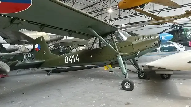 чехословацкий связной самолет Aero L–60 Brigadyr с бортовым номером 0414 в крытом павильоне музея