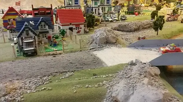 город Lego в Королевстве железных дорог интерактивный макет города из конструктора Lego в музее железных дорог