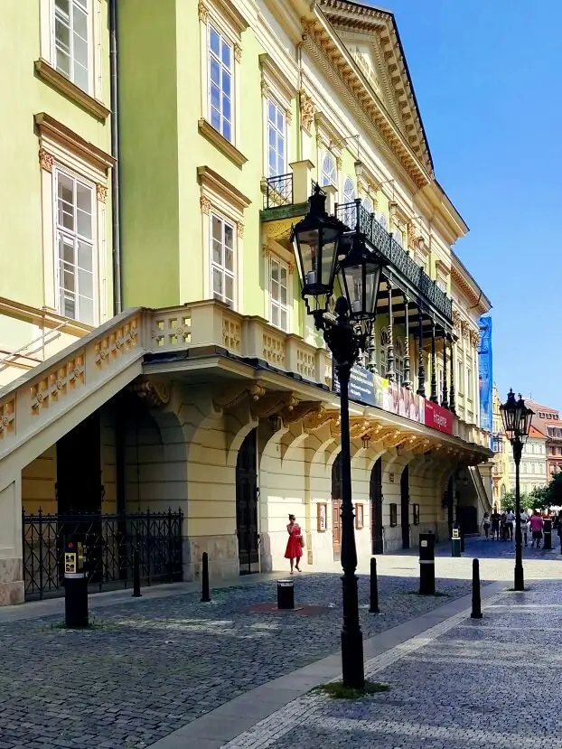 Здание Сословного театра в историческом центре – исторические театры в Праге
