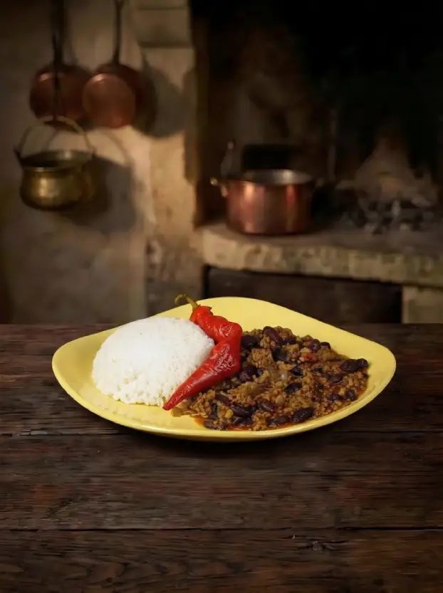 чили по-чешски с рисом и стручком перца чили по-чешски с мясным фаршем, красной фасолью и отварным рисом – чешская кухня